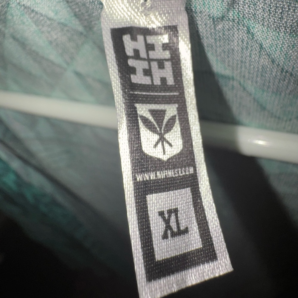Hawaii’s finest women’s cardigan - Picture 3 of 3